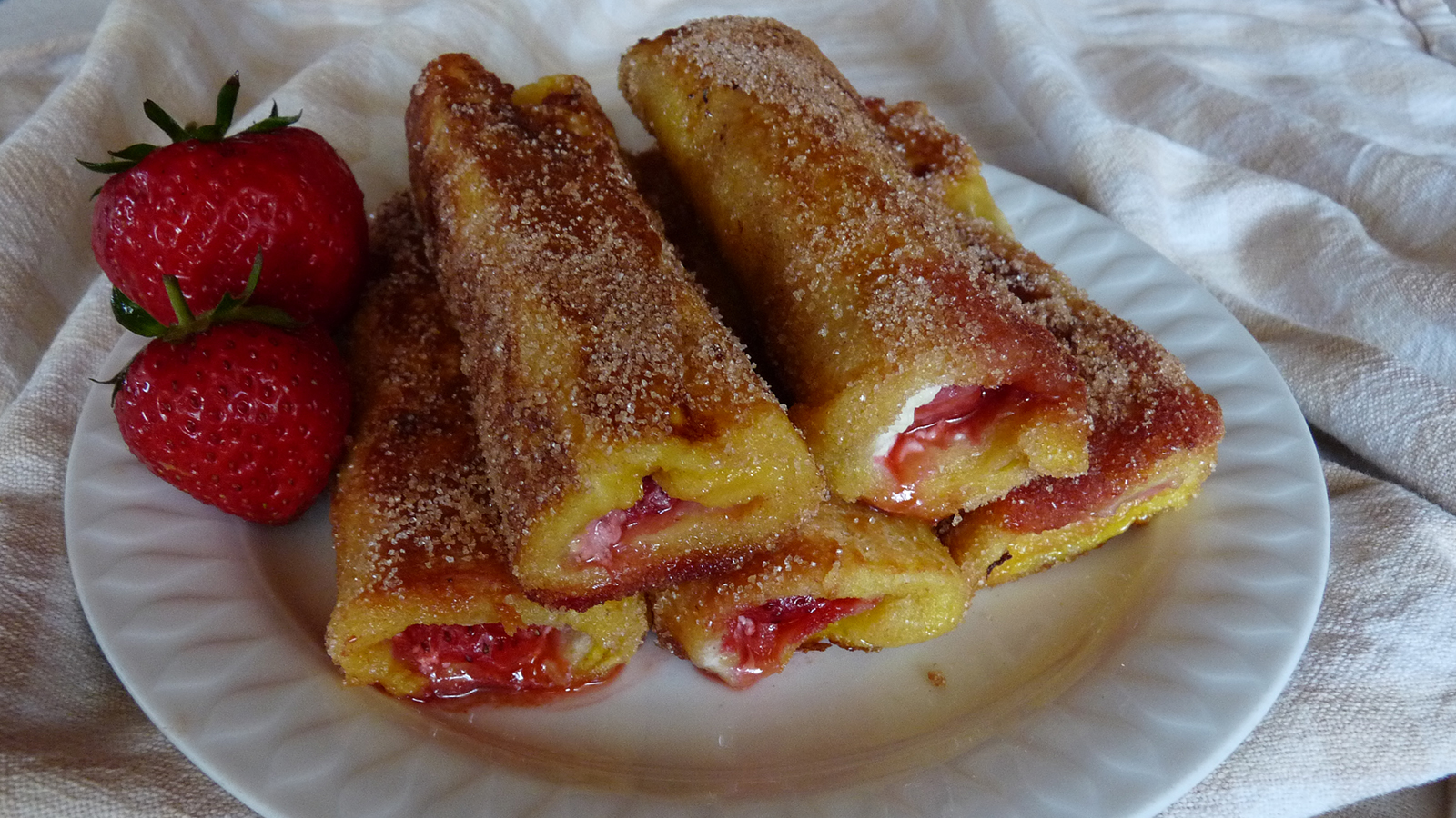 Gerollte Arme Ritter mit Erdbeeren - Meine Küchenschätze